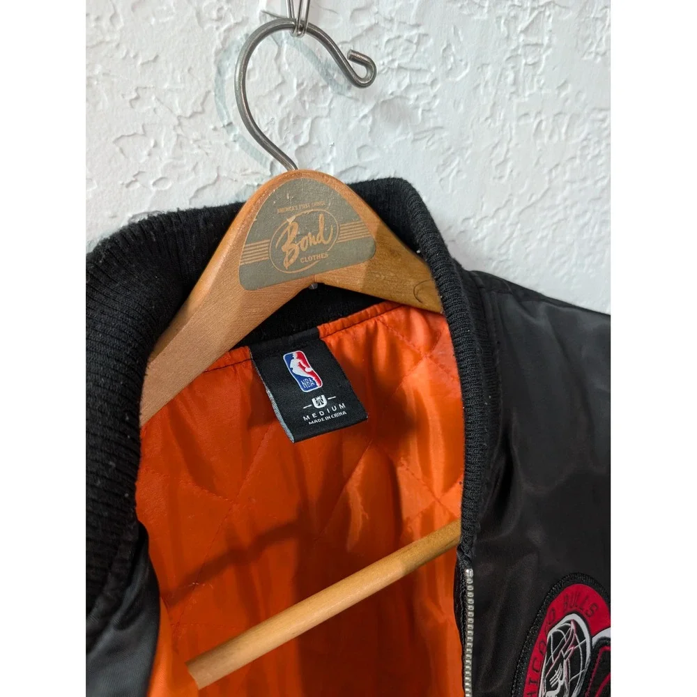Y2K Style Chicago Bulls UNK NBA Satin Bomber Jacket Mens M Black Patch Full Zip